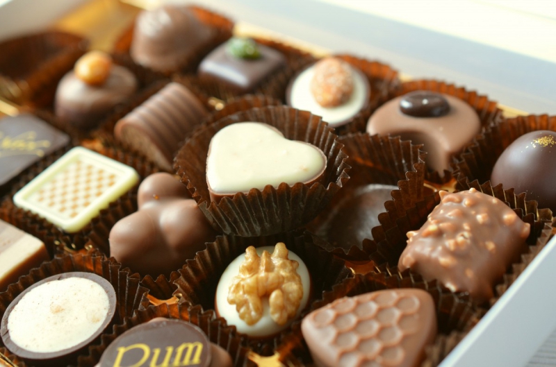 boulangerie-HYERES-min_chocolates_food_candy_calories_nibble_chocolate_heart-782043